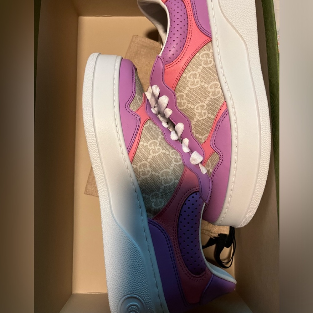 A chunky platform silhouette lends a retro feel to this sporty low-top sneaker
